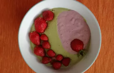 POHANKOVÁ KAŠE S CUKETOU A JAHODAMI
