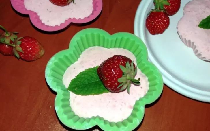 Jednoduchá domáca jahodová zmrzlina