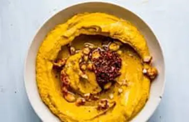 Hummus s mangem a olivovým olejem