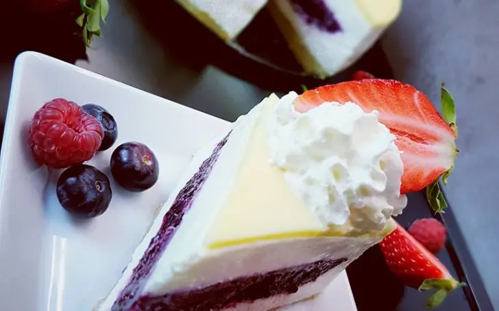 PLNENÝ CHEESECAKE s bielou čokoládou