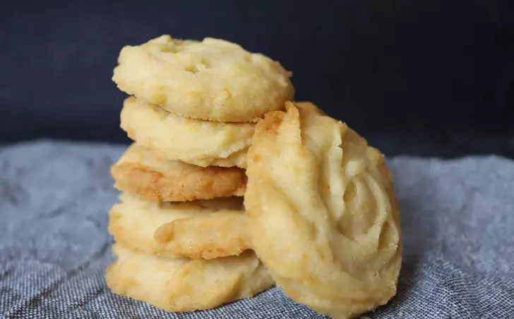 Domácí křupavé máslové sušenky s parmezánem (bez vajec)