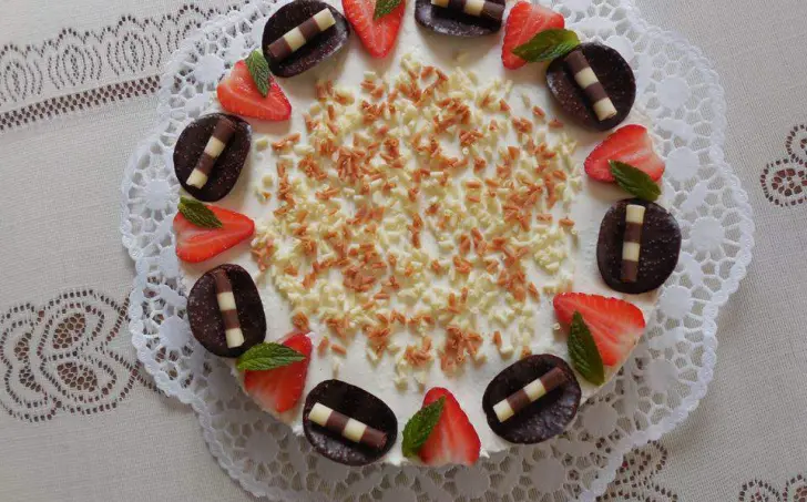 Nepečená jahodová torta