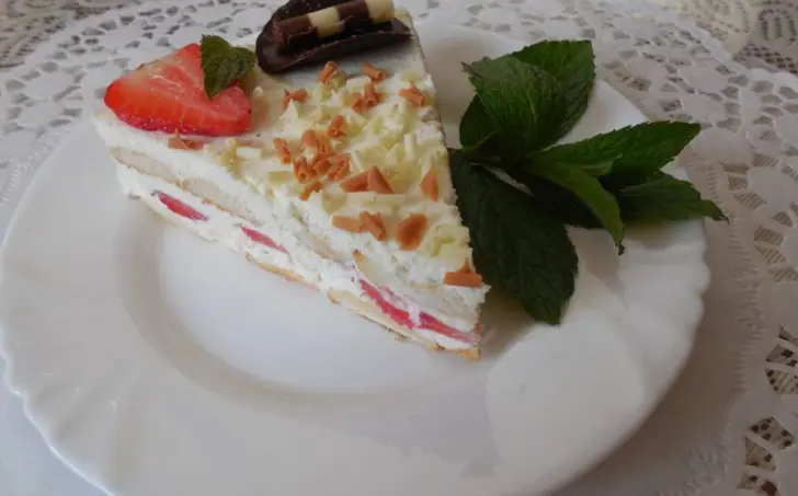 Nepečená jahodová torta