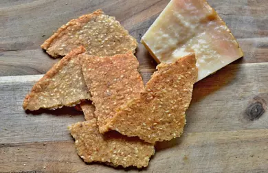 Bezlepkový parmazánový knäckebrot