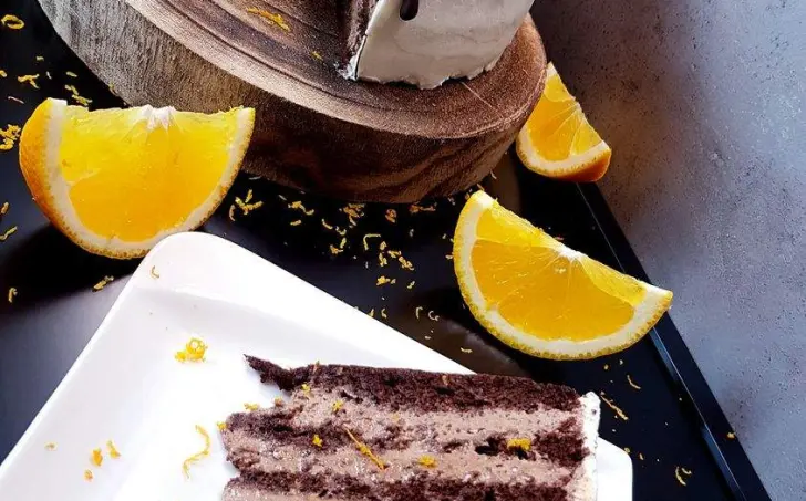 ČOKOLÁDOVÁ TORTA S PRÍCHUŤOU POMARANČA