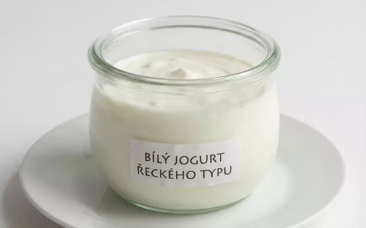 Bílý jogurt řeckého typu