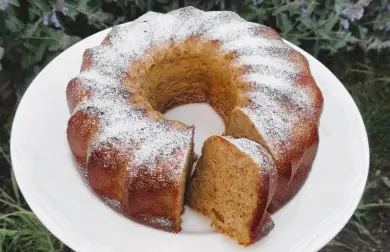 Banánová bábovka s ořechy