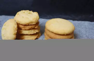 Domácí křupavé máslové sušenky s parmezánem (bez vajec)
