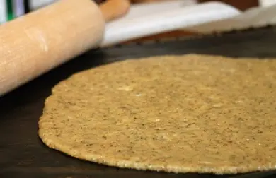 Syrové cesto na pizzu (nízkosacharidové, bezlepkové)