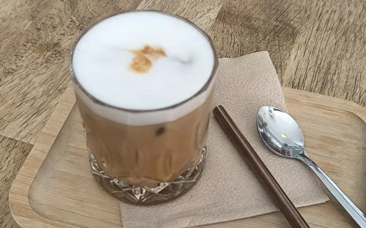 Káva FLAT WHITE