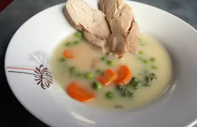 Dušená krůta s hráškem a mrkví