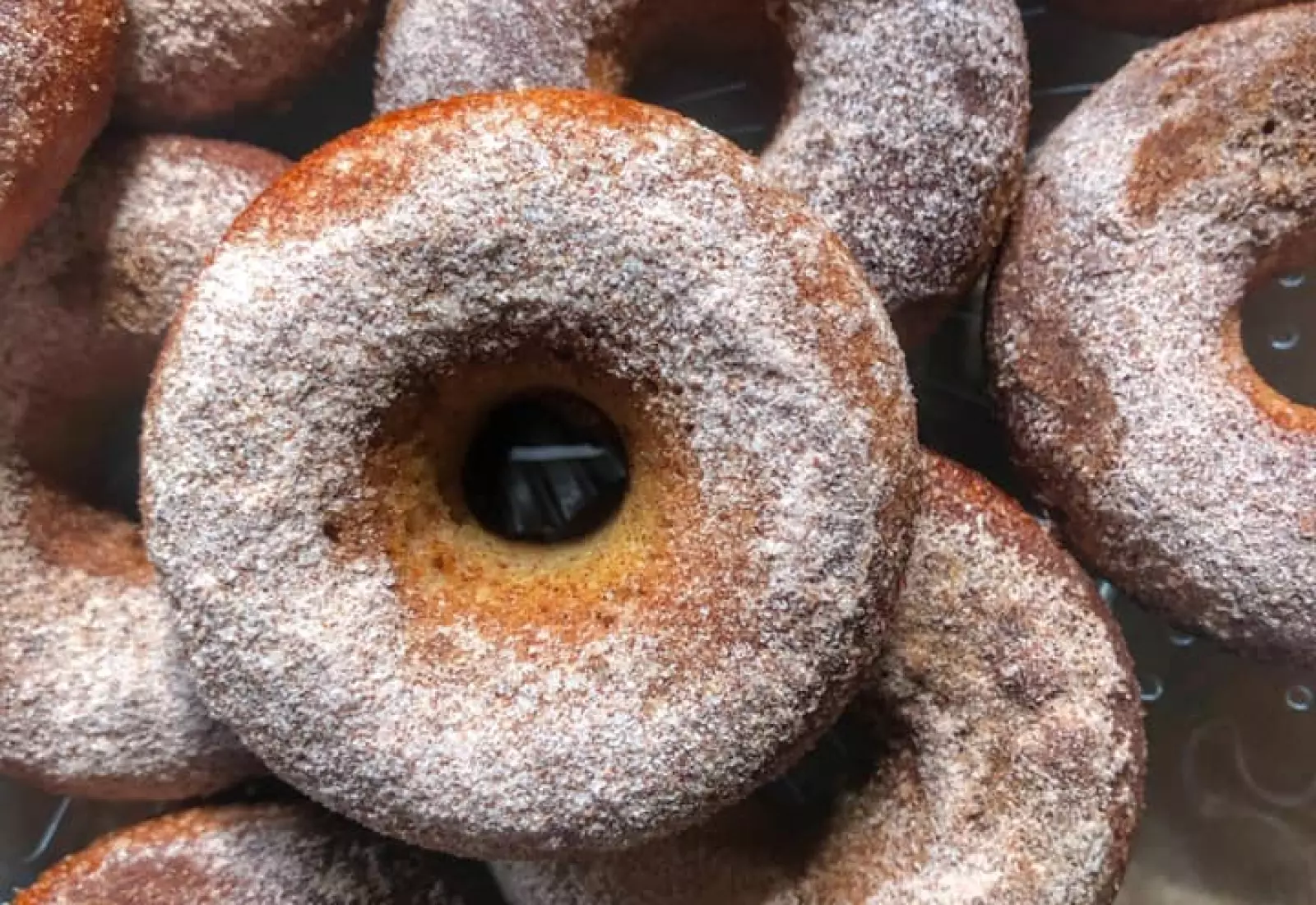 Skořicové low carb donuty