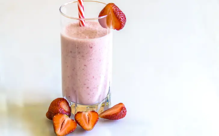 Jahodový krémový milkshake / smoothie