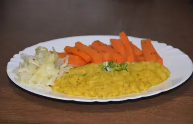 ČERVENÁ ŠOŠOVICA S MRKVOVÝMI HRANOLKAMI
