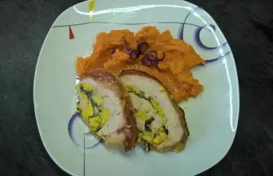 Krůtí roláda se špenátem a batátové pyré