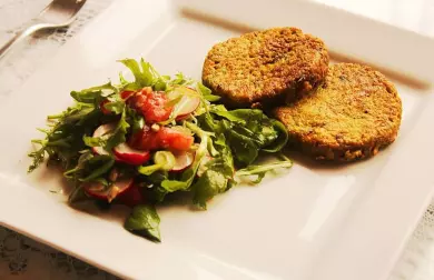 Vegetariánské mrkvovo-žampionové kari karbanátky