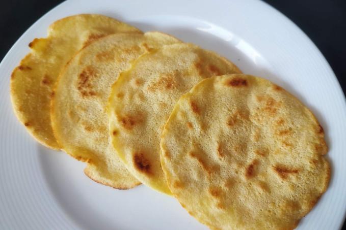 Placky z cizrnové a špaldové mouky