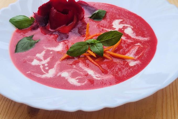 KRÉMOVÁ POLÉVKA Z ČERVENÉ ŘEPY