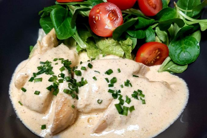 Kuřecí prsa se smetanovou omáčkou z parmazánu a hořčice