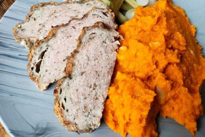 Sekaná s dýňovo-květákovou kaší