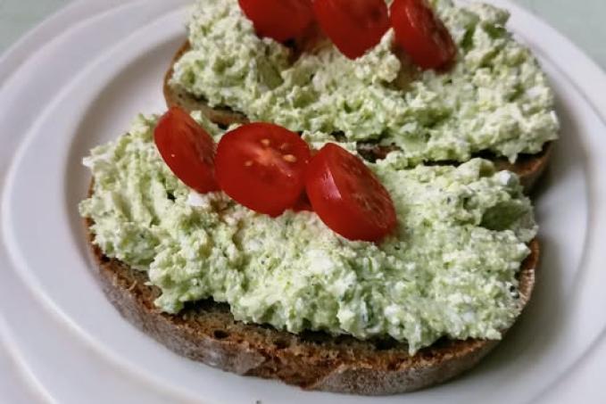 Brokolicová pomazánka s cottagem