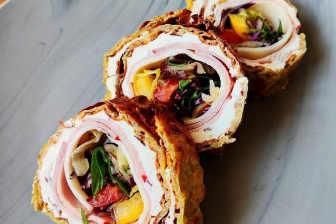 Roláda z avokáda a cottage