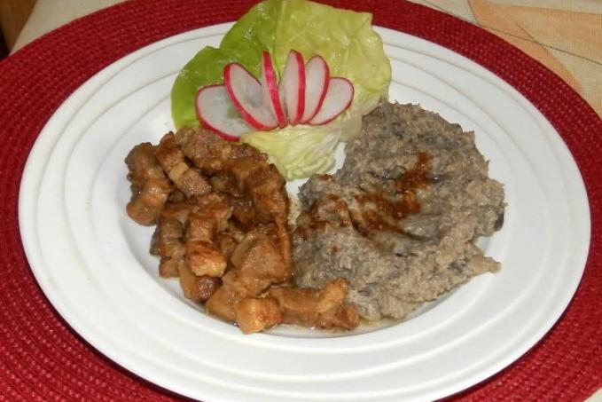 Vepřové maso a žampionové pyré