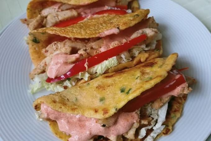 Tortilly z červené čočky s kuřecím masem