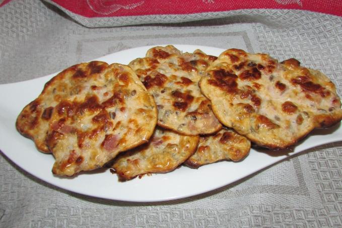 TVAROHOVÉ PLACIČKY SE SUŠENÝMI RAJČATY