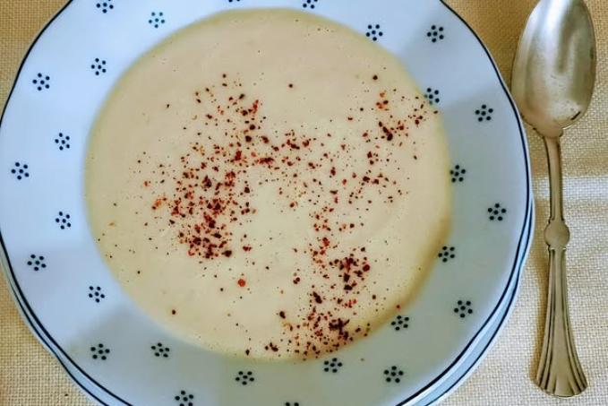 Krémová květáková polévka se smetanou