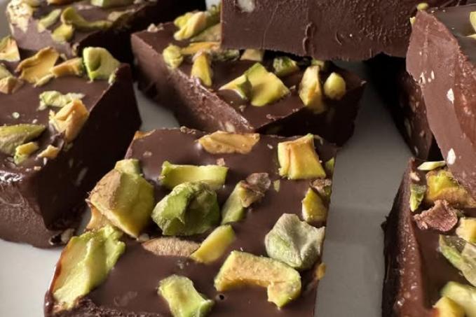 Čokoládovo - ořechové kostičky