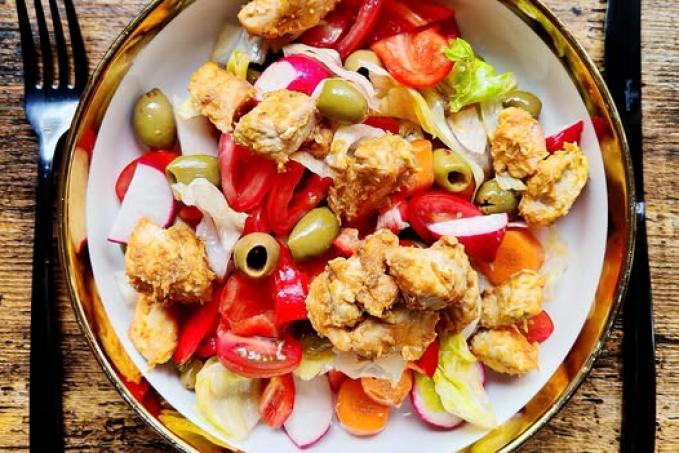 Kuřecí na hořčici a zeleninový salát