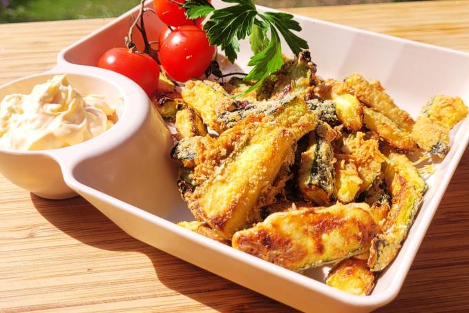 CUKETOVÉ HRANOLKY S DIPEM