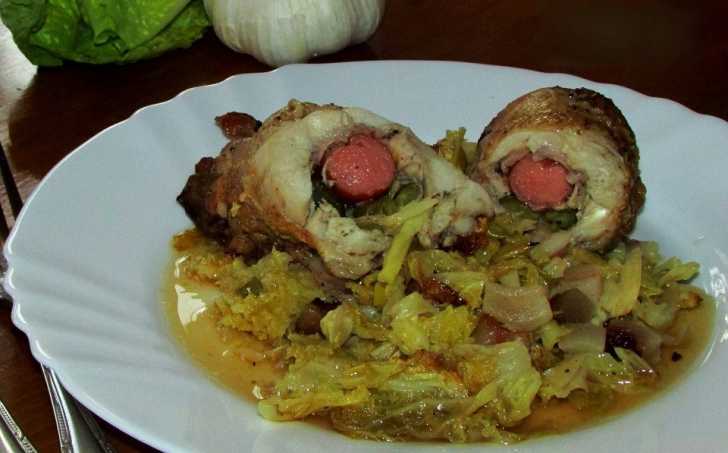 VEPŘOVÝ ZÁVITEK S DUŠENOU KAPUSTOU