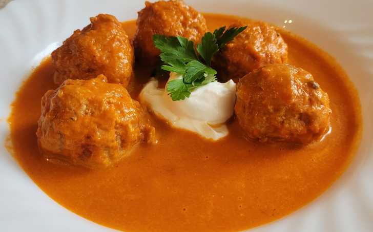 TOMATOVÁ POLÉVKA S MASOVÝMI KNEDLÍČKY