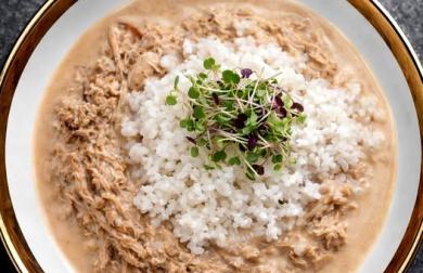 Kuřecí trhané maso s kořením Garam masala v kokosovém mléce