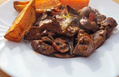 KUŘECÍ JÁTRA SE ŽAMPIONY A BATÁTEM