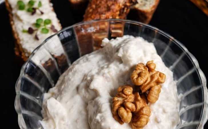 Tvarohová pomazánka s vlašskými ořechy
