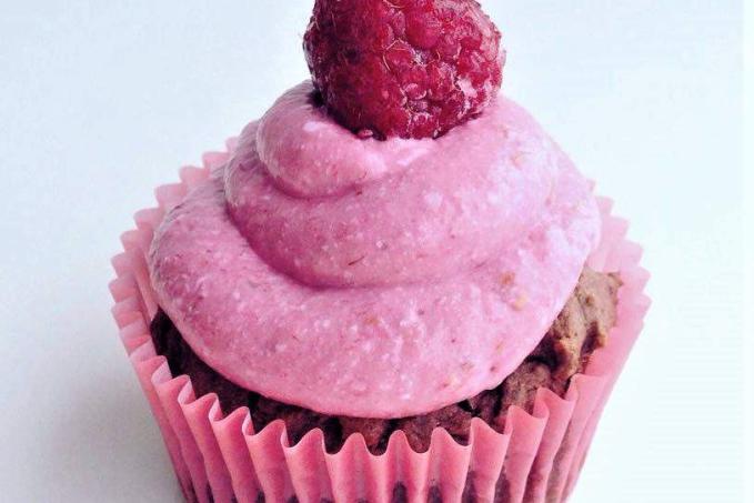 Perníkové cupcakes s malinovým krémem