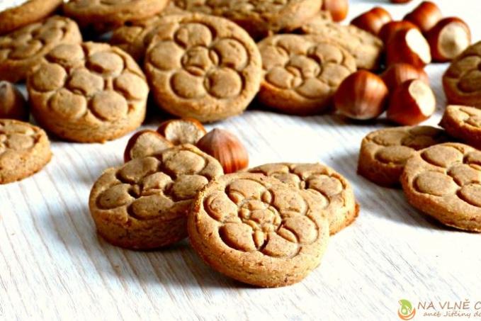 Pohankové sušenky s lískovými oříšky