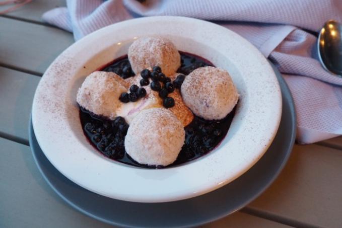 low carb: BORŮVKOVÉ KNEDLÍKY Z KOKOSOVÉ MOUKY