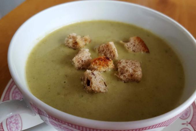 Smetanově krémová brokolicová polévka