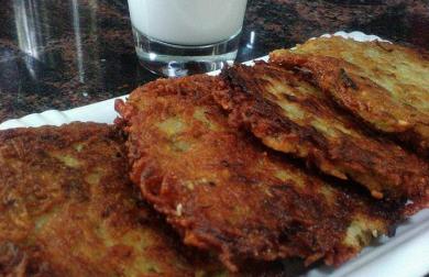 Cuketovo zemiakovē placky zo salámou