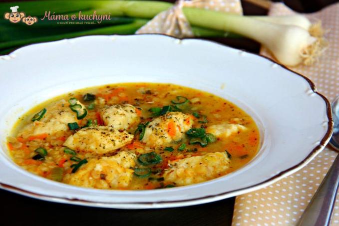 Polévka z červené čočky s krupicovými nočky (od 8 měsíců)