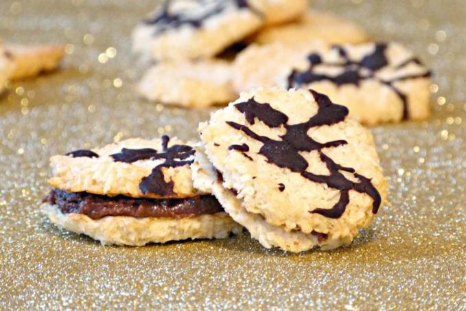 Laskonky - kokosky s javorovým sirupem, plněné lískooříškovým Šmakounem