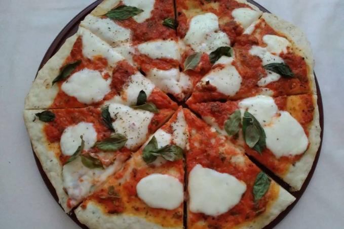 Pizza Margarita podle Michelas classic Italian -luxusni