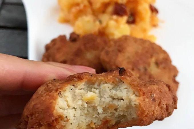 Cizrnové karbanátky se šťouchaným bramborem