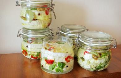 Nakládaný balkánský sýr