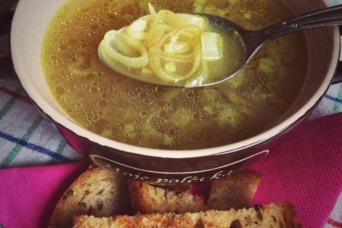 Šalotková polievka s cesnakom