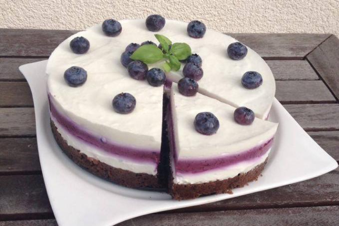 Borůvkový dort s bílou čokoládou